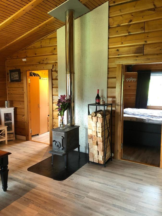 Mysig Timmerstuga Med Braskamin Naera Hovfjaellet Torsby Ngoại thất bức ảnh